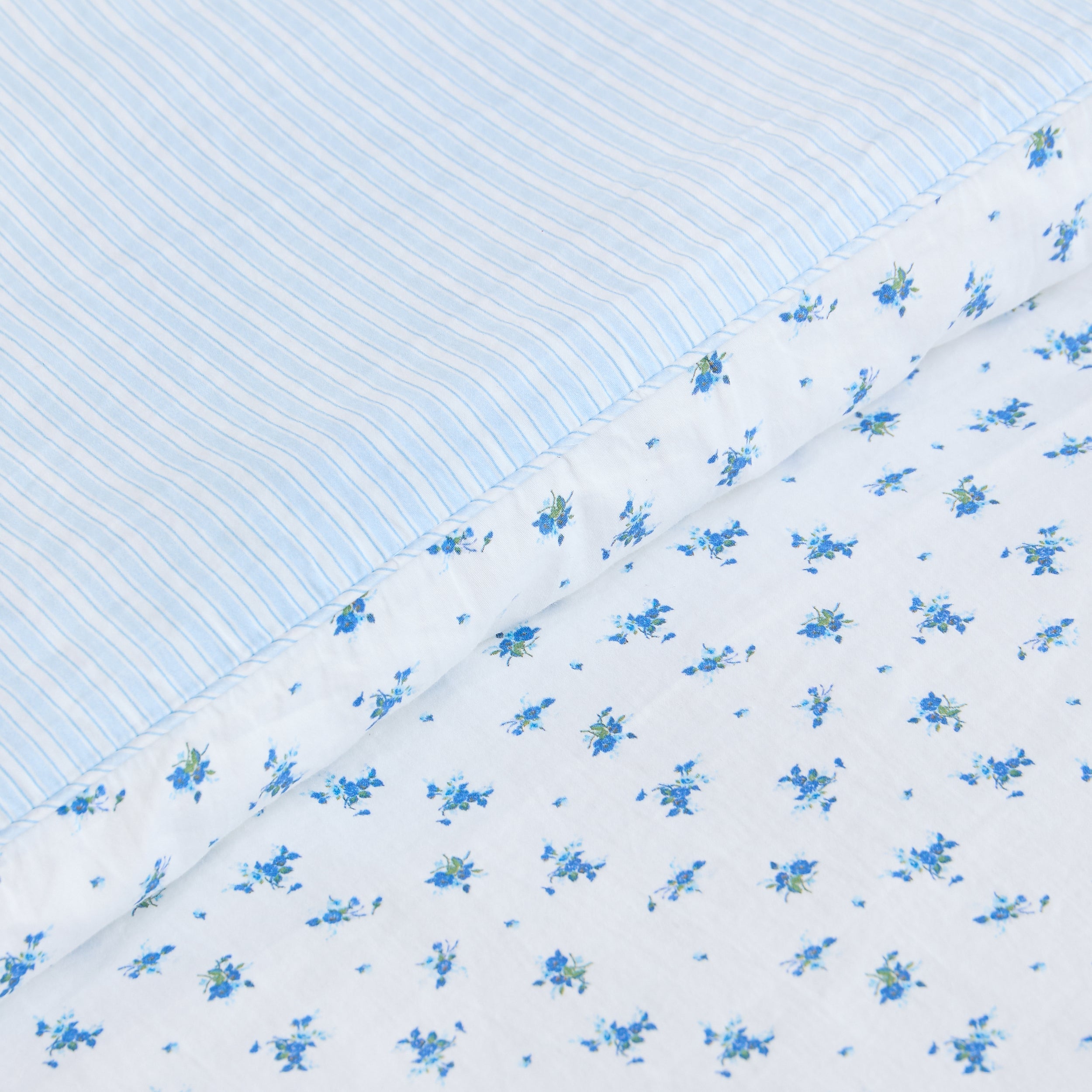 Bloom & Stripe Reversibler Bettbezug | Bloom & Stripe Reversibler Bettbezug - Blaues Blumenmuster