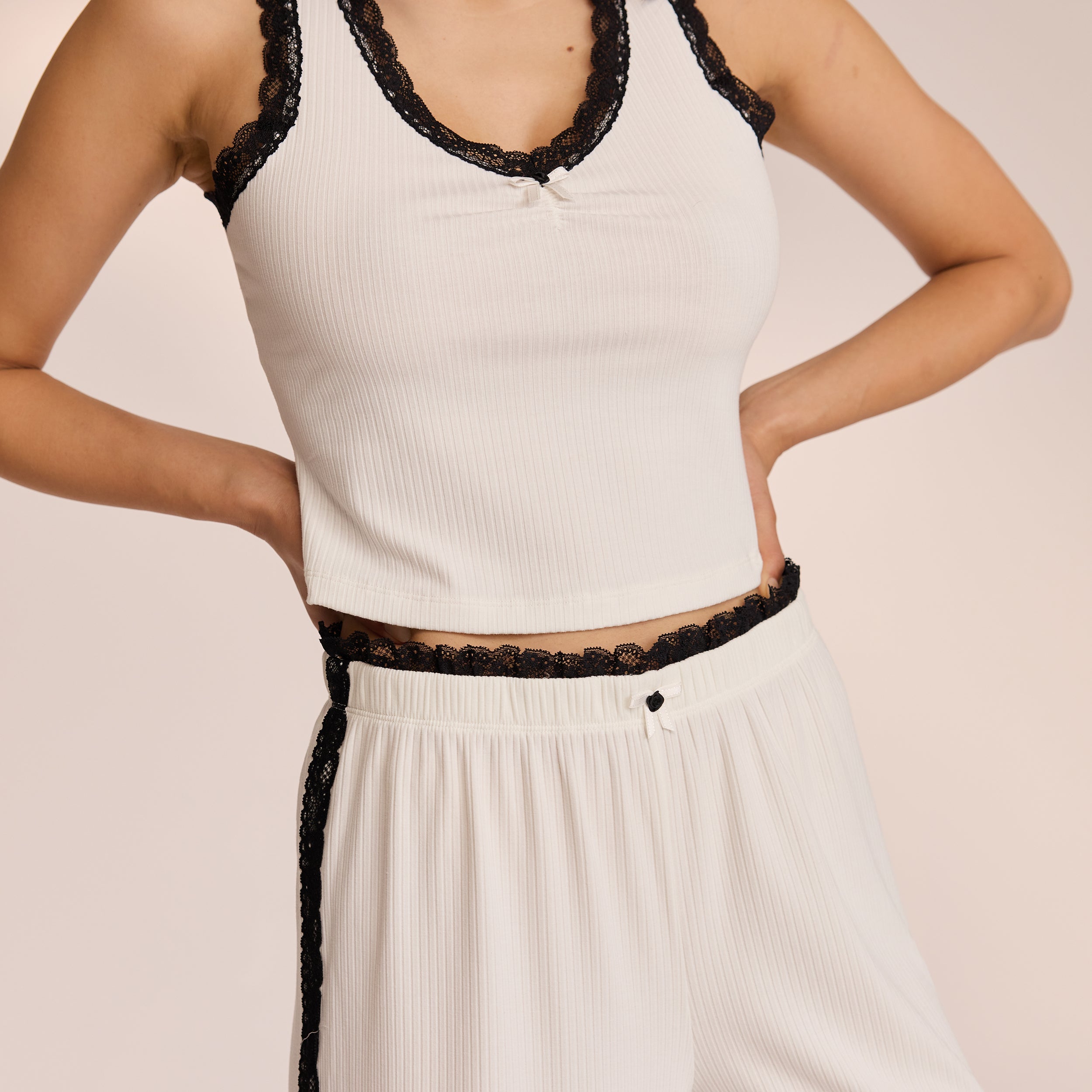 Pyjamashose mit Spitze | Miki, S