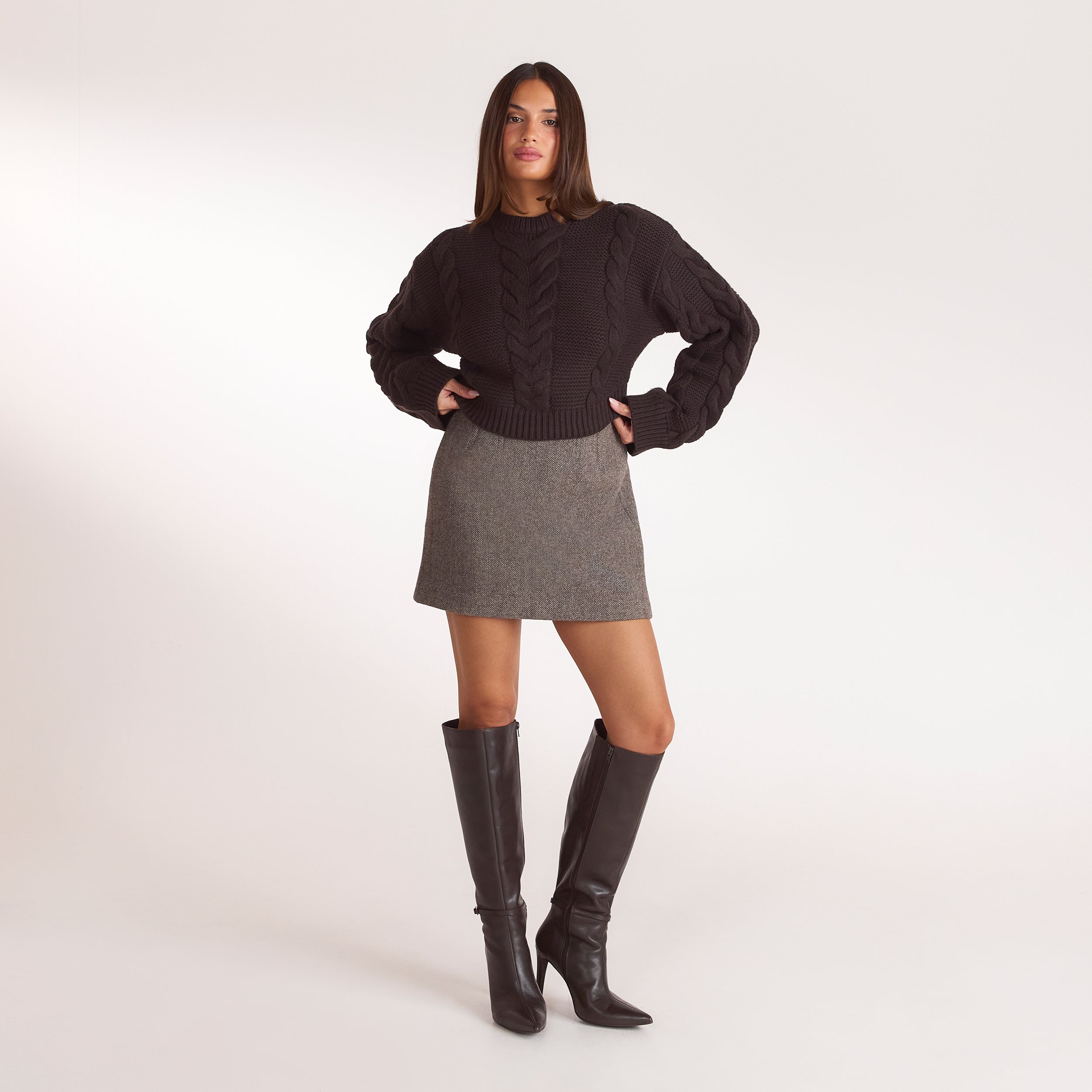 Kurzer Zopfstrickpullover | Kurzer Zopfstrickpullover - Dunkle Schokolade