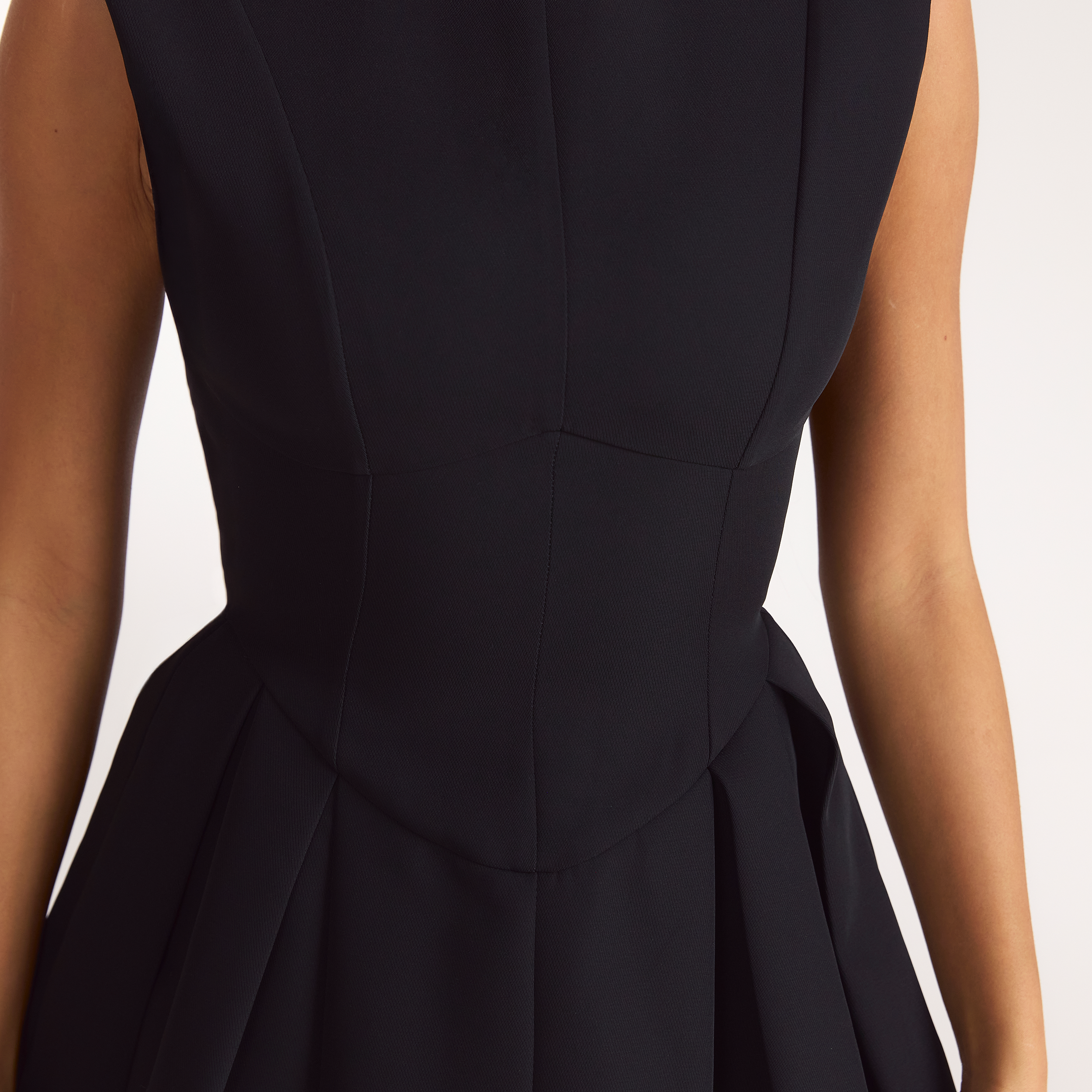 Tailliertes Falten-Minikleid | Tailliertes Falten-Minikleid - Schwarz