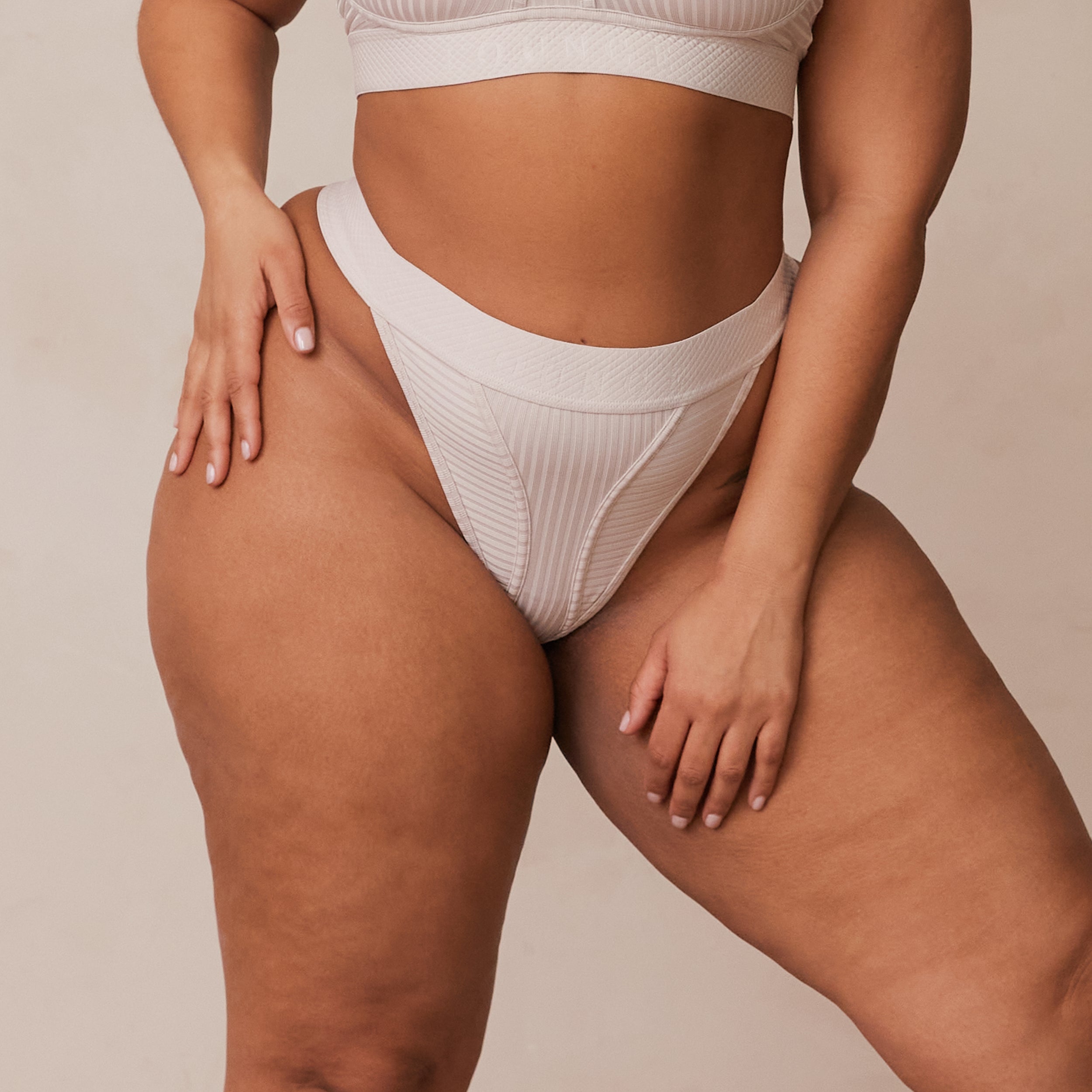 Bare String | Leslie, XL