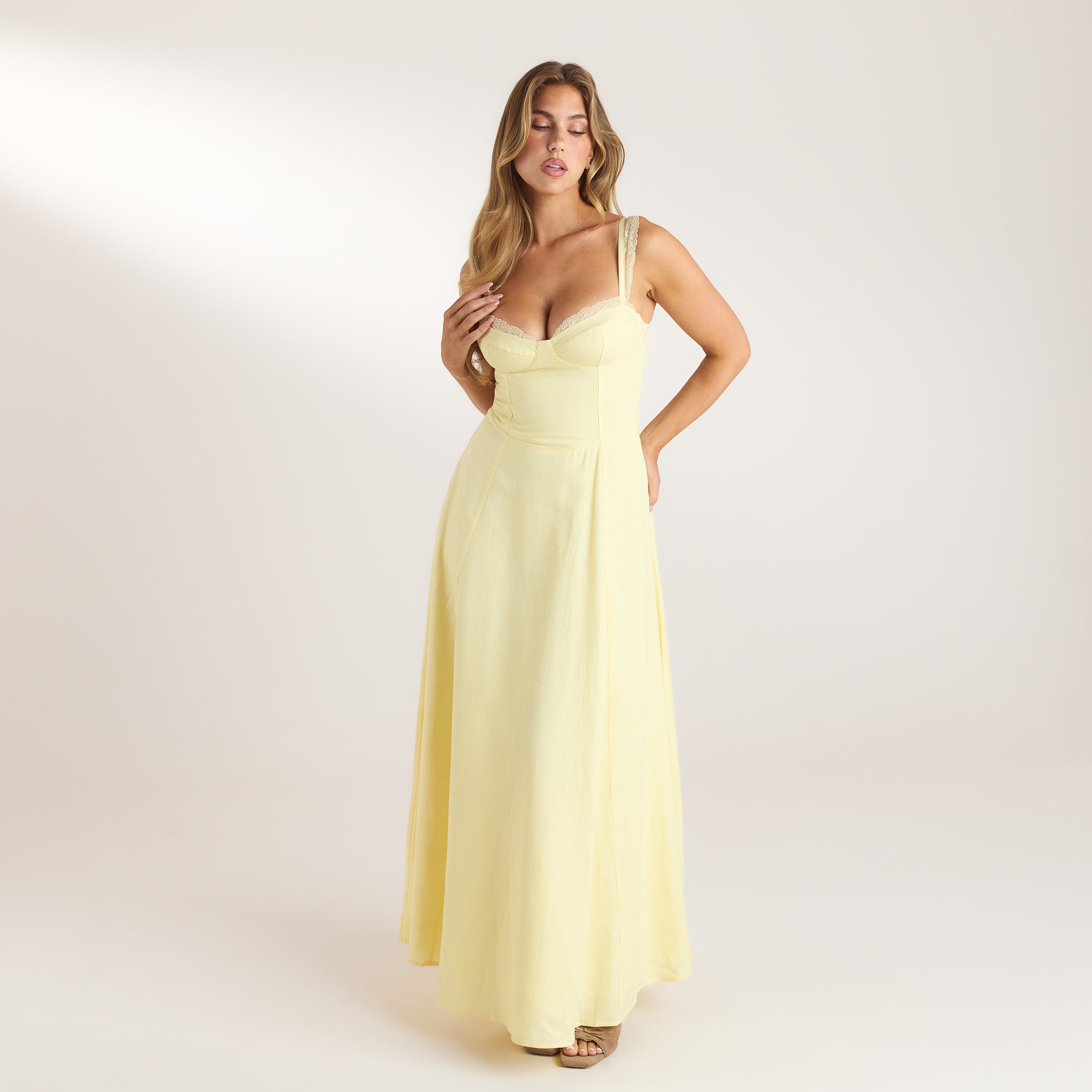 Maxikleid mit Spitzenbesatz | Maxikleid mit Spitzenbesatz - Zitrone