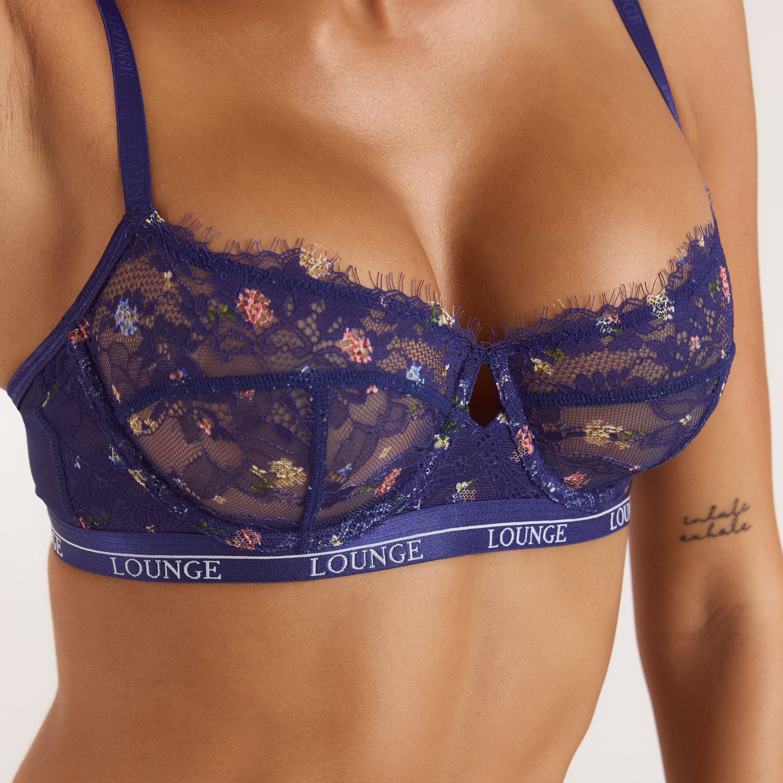 Bedruckter Entice Balcony BH | Bedruckter Entice Balcony BH - Florales Marineblau